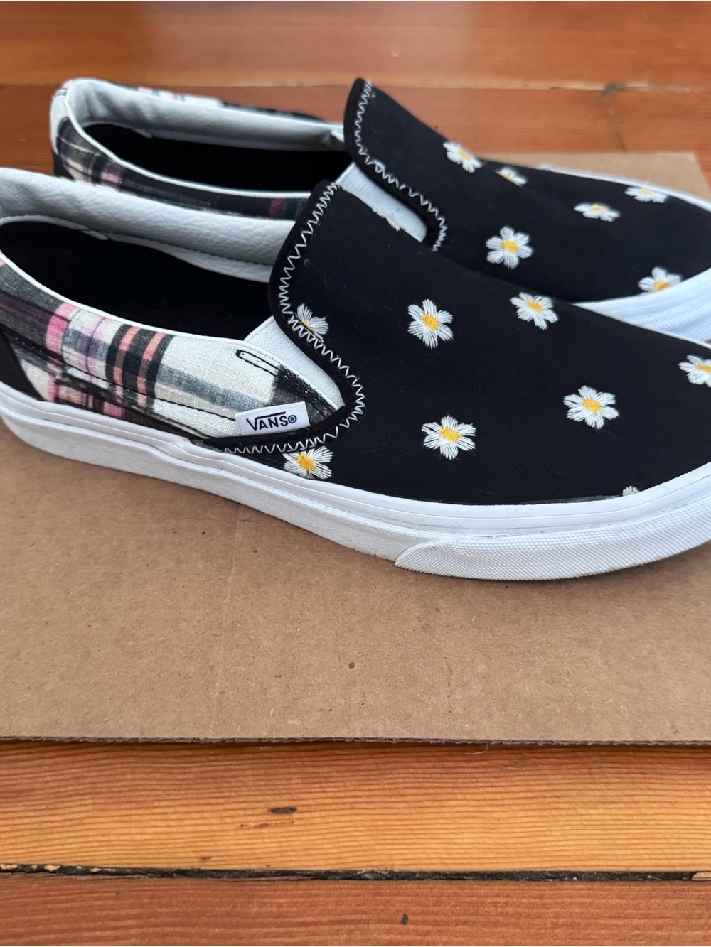 Vans Classic Slip-on Sneakers (Daisy/Plaid)